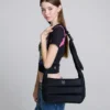 Bolso mensajero de nailon