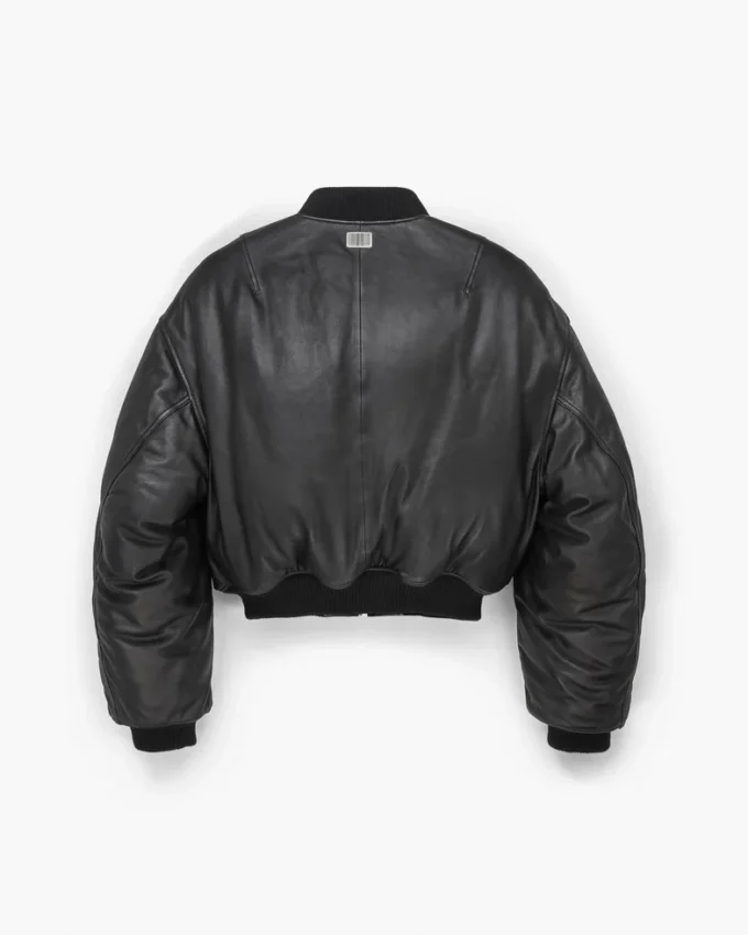 Bomber de cuero abullonado