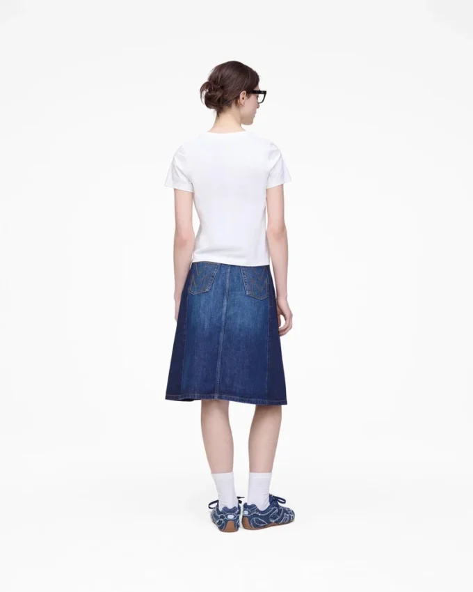 Camiseta ajustada con logotipo Daisy