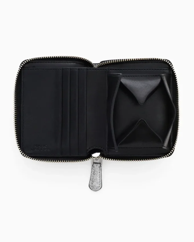 Cartera compacta y elegante para el día a día con revestimiento brillante