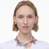 Collar llamativo con charm adhesivo
