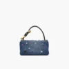 El bolso mini dual de denim con charms