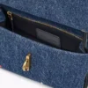El bolso mini dual de denim con charms