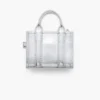El charm Nano Tote de piel metalizada