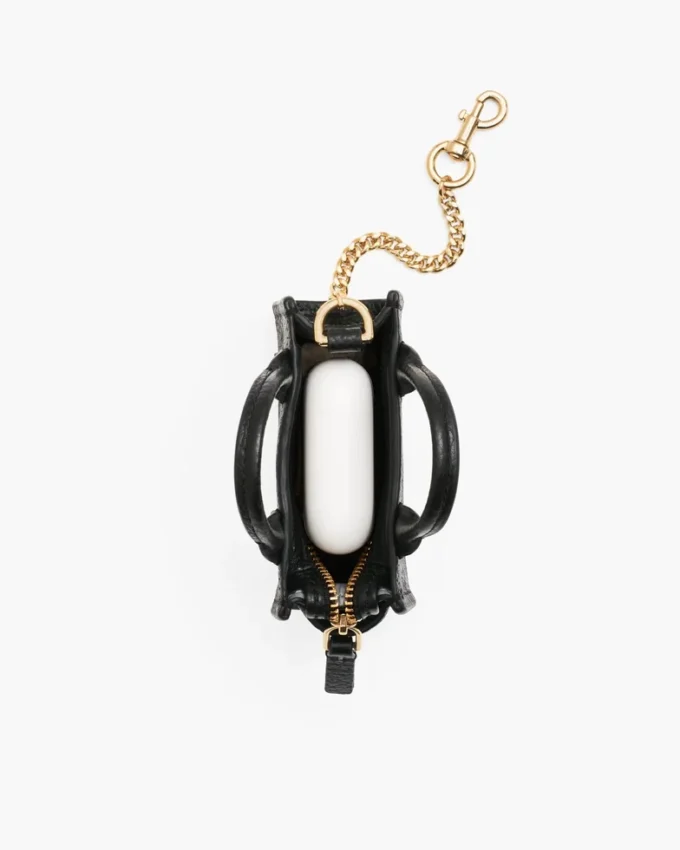 El charm Nano Tote de piel metalizada