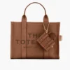 El charm para bolso Nano Tote Bag