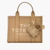 El charm para bolso Nano Tote Bag