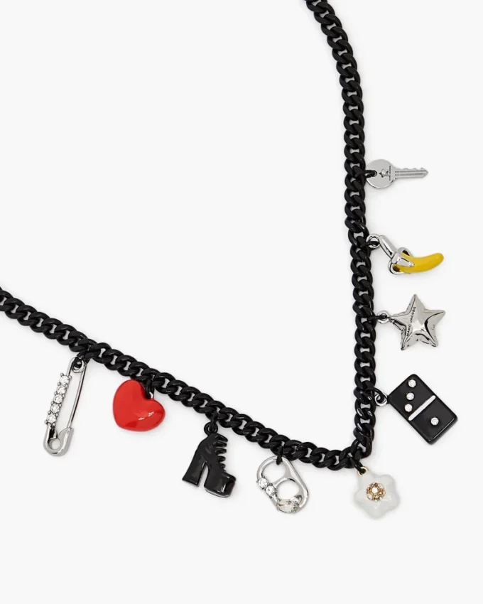 El collar con charm de coleccionista