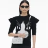 El mini bolso con cadena de cuero metalizado El mini bolso con cadena de cuero metalizado