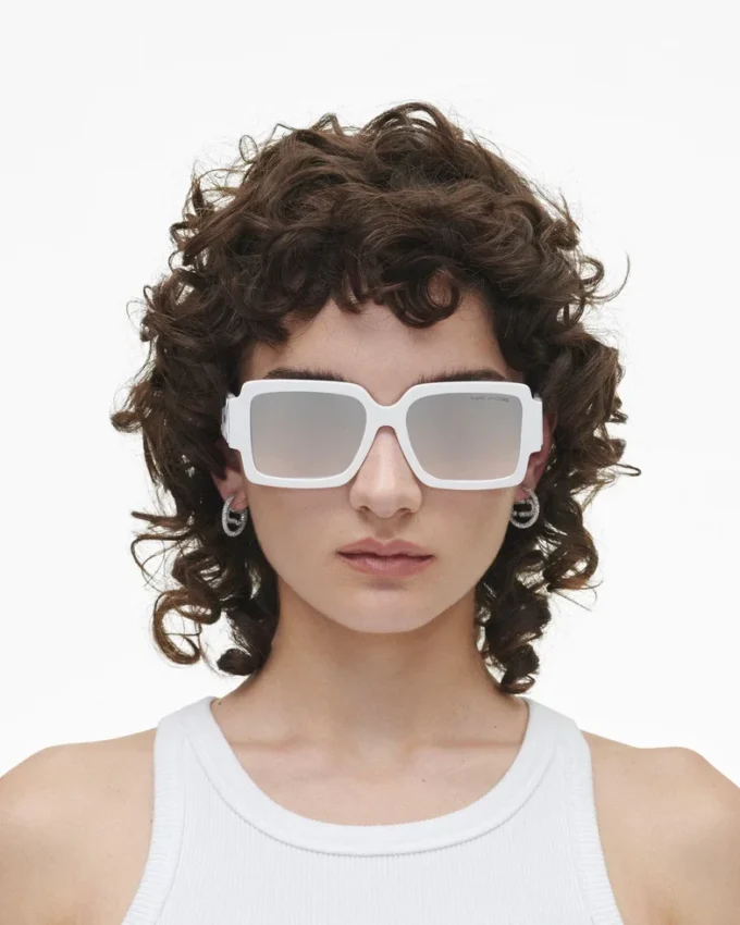 Gafas de sol cuadradas con espejo y logotipo llamativo