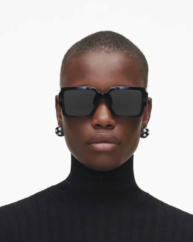 Gafas de sol cuadradas con logotipo llamativo