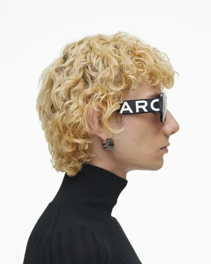 Gafas de sol cuadradas con logotipo llamativo