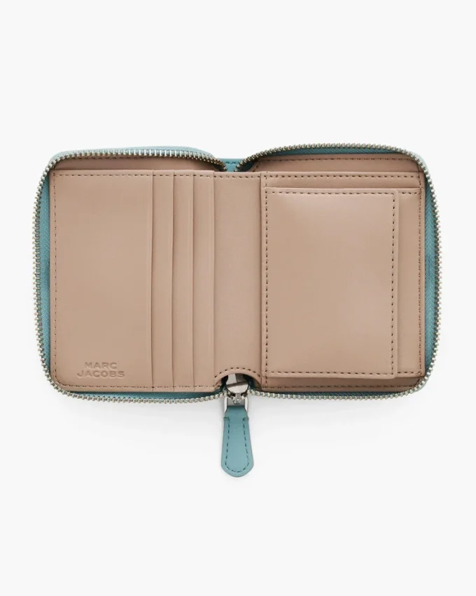La cartera compacta y delgada para el día a día
