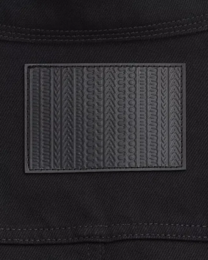 La chaqueta vaquera acampanada La chaqueta vaquera acampanada
