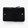 La mini cartera compacta de cuero
