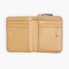 La mini cartera compacta de cuero