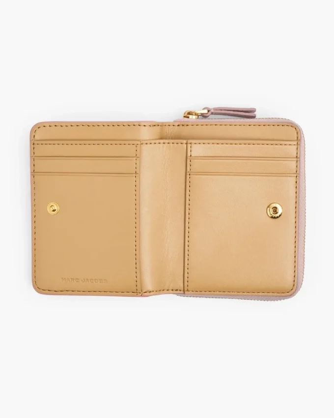 La mini cartera compacta de cuero