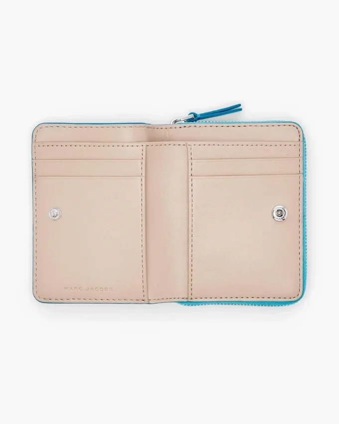 La mini cartera compacta de cuero