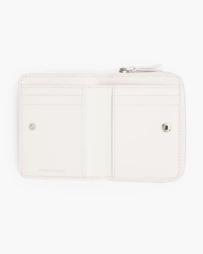 La mini cartera compacta de cuero