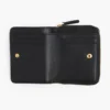 La mini cartera compacta de cuero