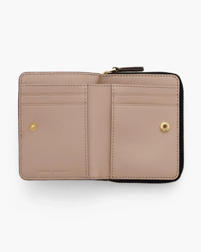 La mini cartera compacta de cuero