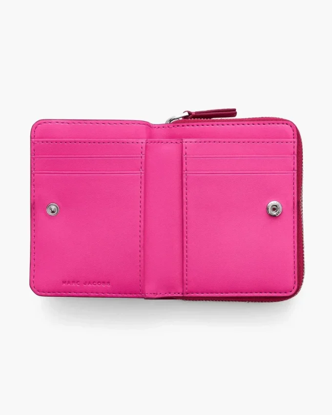 La mini cartera compacta de cuero