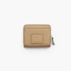 La mini cartera compacta de cuero