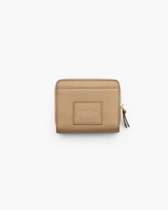 La mini cartera compacta de cuero