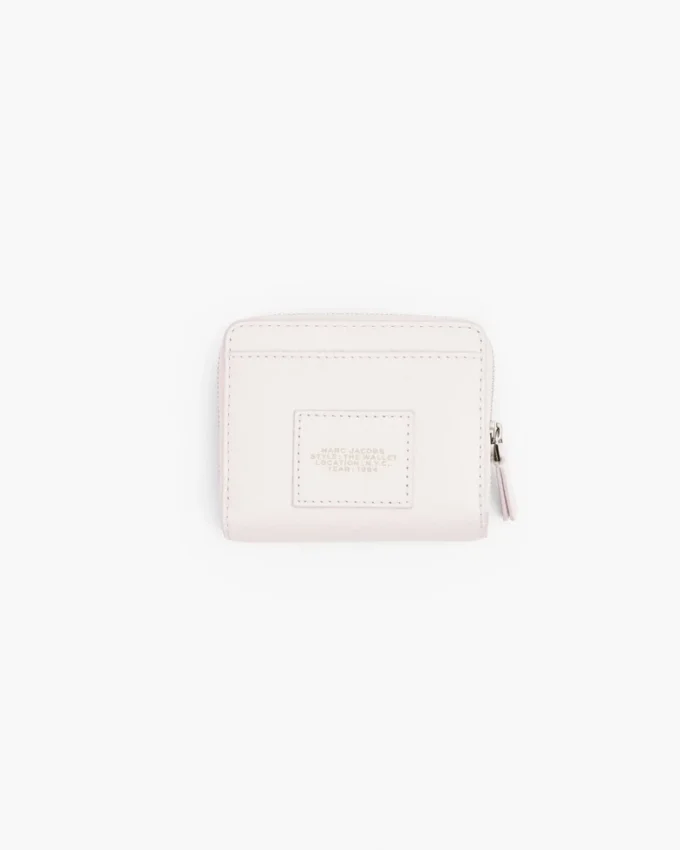 La mini cartera compacta de cuero