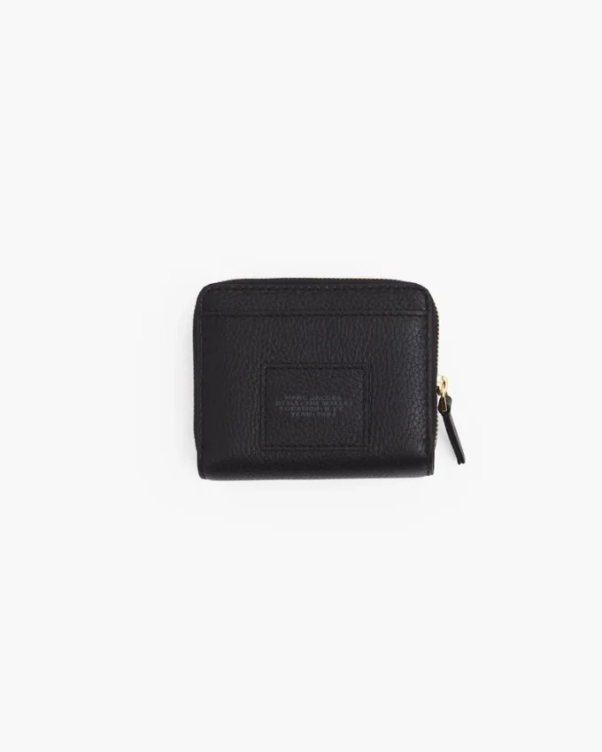 La mini cartera compacta de cuero