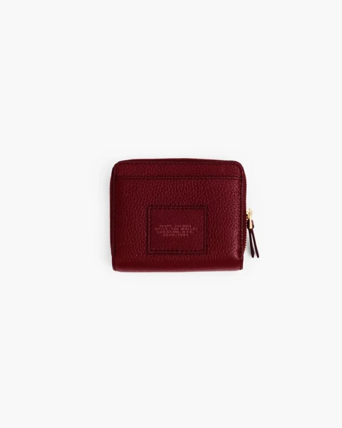 La mini cartera compacta de cuero