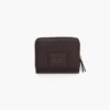 La mini cartera compacta de cuero