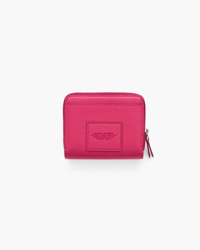 La mini cartera compacta de cuero
