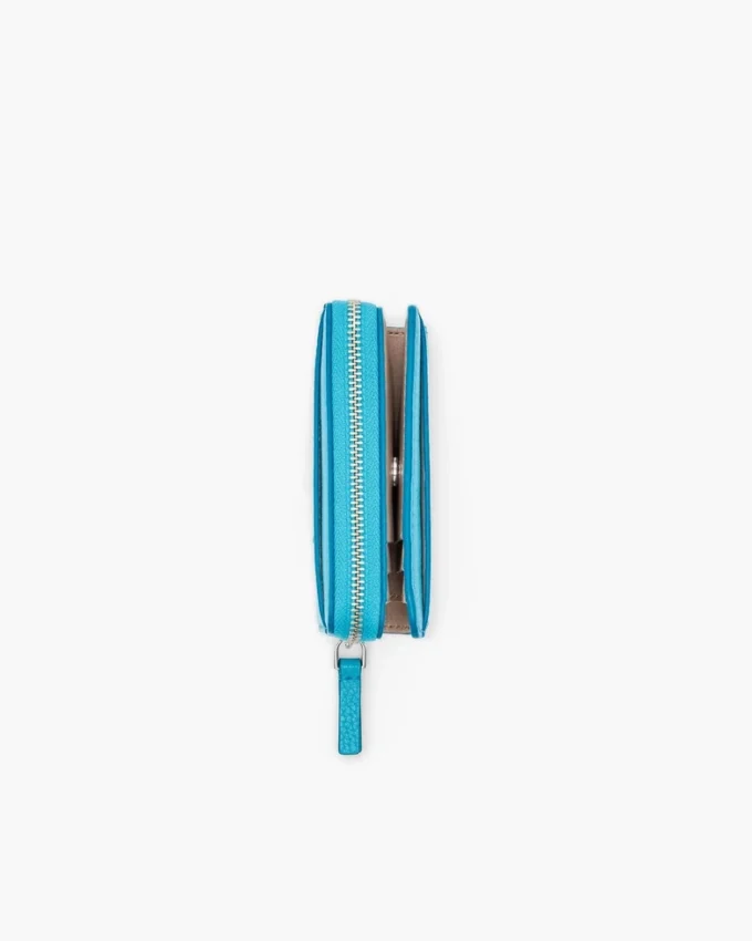 La mini cartera compacta de cuero