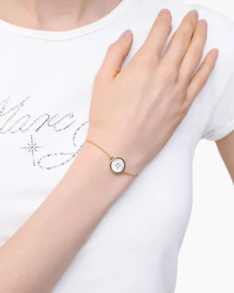 La pulsera de cadena con botones