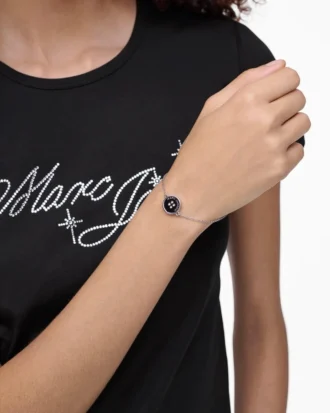 La pulsera de cadena con botones