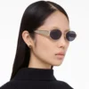 Las gafas de sol redondas con logotipo clásico