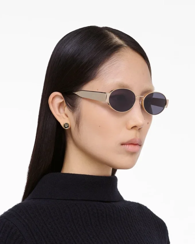 Las gafas de sol redondas con logotipo clásico