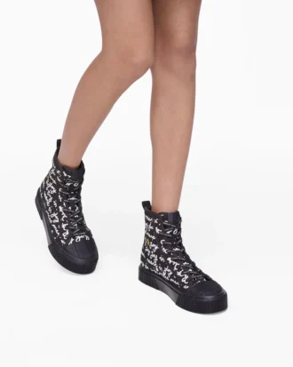 Las zapatillas de lona Marc Is Joy