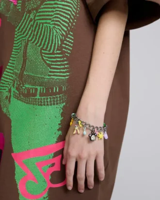Pulsera con colgantes de personajes