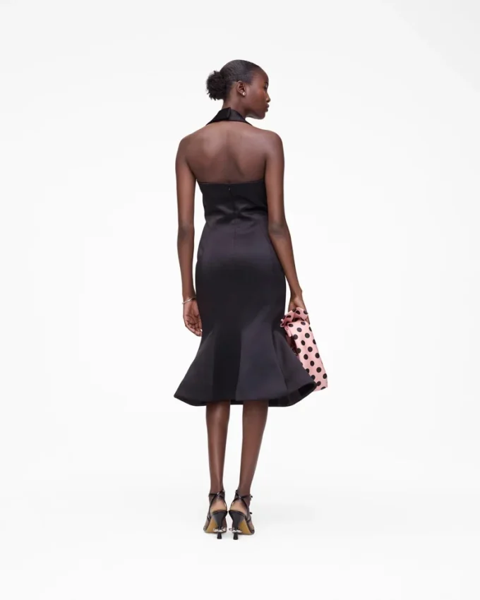 Vestido halter esculpido de satén